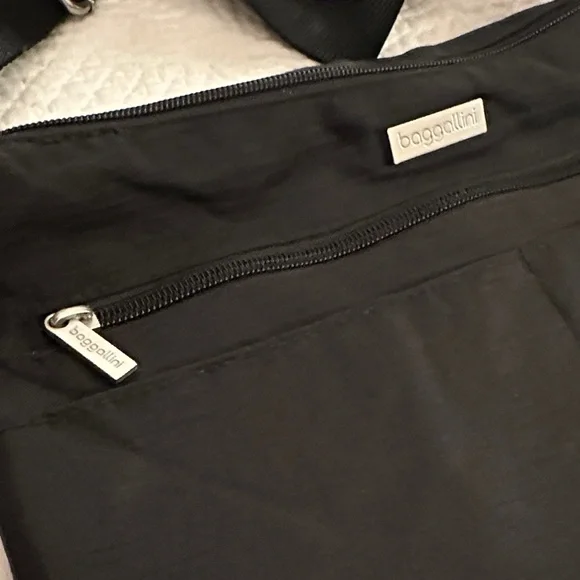 Baggallini Black Crossbody Bag - Picture 3 of 7